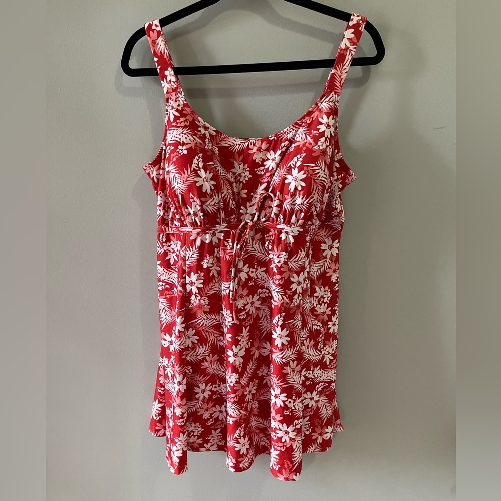 It Figures! Womens red & white floral swim suit swim dress slender thighs Sz 24W